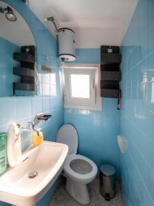 Annis Apartments - Full Moon On The Roof