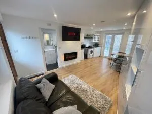 Self-contained studio with folding down Bed - Horspath