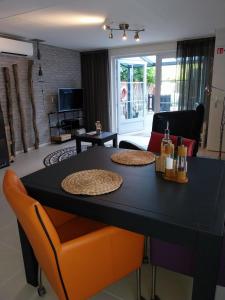 Vakantiehuisje gelegen op een kattensprong van Veerse Meer en Noordzee!