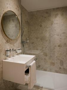 Hôtel Le Bec Bed and Chocolate self check-in