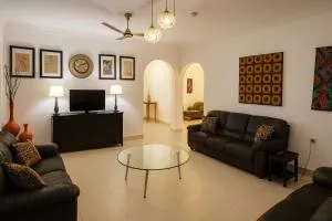 4BR House 3 bath Spintex Manet WIFI KINGbeds - Otele