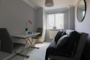 Stylish Two bedroom flat near town centre