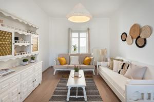 Naousa - 2BR House in the Heart of Town - Citrine