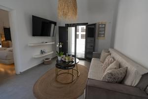 Rosaviglia Luxury Villa - an Oia Private Hideaway