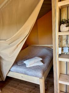 Luxe glamping tenten aan het water