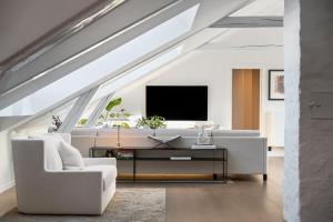 Large penthouse with roof terrace