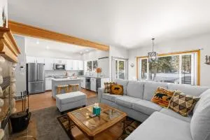 Birdie Glen Retreat - Golf course getaway with hot tub and office - McCall