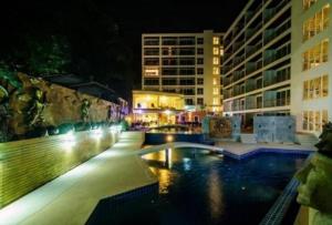 Ocean and Mountainviews, 2 Balconies