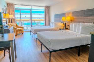 Cozy Double Queen Suite for 4! Landmark 1410