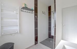 Maisons de vacances 2 Bedroom Stunning Home In Creances : Maison de Vacances 2 Chambres