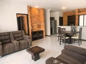 Spacious Apartment with Private Garden - 阿吉吉克