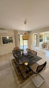 Retro Chic 1 BR 1 Min to Sea