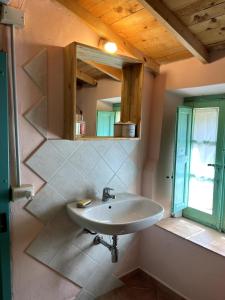 DOMU ANTIGA COLLINAS Encantadora Casa Sarda con Patio privado-Hasta 5 Huéspedes img24