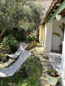 DOMU ANTIGA COLLINAS Encantadora Casa Sarda con Patio privado-Hasta 5 Huéspedes