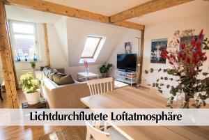 Helles 80m2 Maisonette FEWO mit tollem Balkon ins Grüne, Kingsize Bett, Smart-TV - Nur ein kurzer Spaziergang in die Altstadt und zum Domplatz - Kostenlose Parkplätze in den umliegenden Straßen - Ausgewählte Empfehlungen für Erfurt inklusive