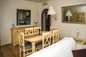 Sea view apartment with great terrace and 4 pools - Duquesa Suites 308