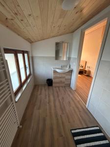 Doppel-/Zweibettzimmer mit eigenem Bad