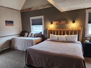 Family Suite room in The Common Man Inn & Lodge Plymouth