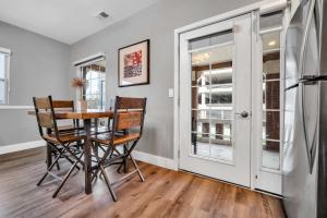 Cle Suites 2BR 1BA 5 min Walk to Cle Clinic Unit 4