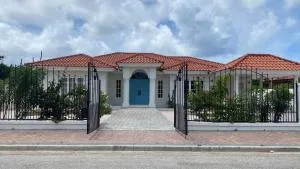 Private 3-Bedroom Villa - Arícula