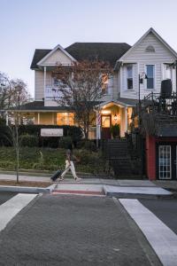 Dickson Street Inn