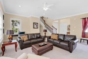 ReResort pool home with hot tub 4 bedrooms