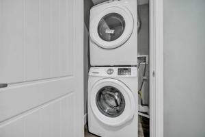 Cle Suites 2BR 1BA 5 min Walk to Cle Clinic #12