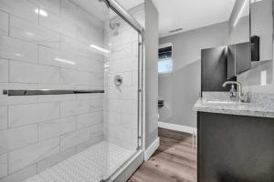 Cle Suites 2BR 1BA 5 min Walk to Cle Clinic #12