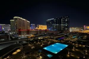 MGM 1BR Suite 7th Floor Strip View, Balcony