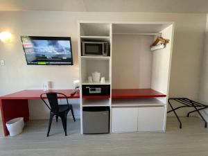 Cozy hotel with Super location near Disney