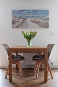 Beautiful Meadowbank Apartment with on-street parking