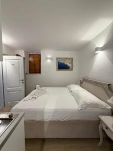 Dubrovnik Throne Suite I