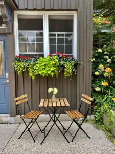 Cozy Coach House