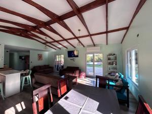 casa amplia, parcela exclusiva, para 14 personas