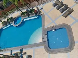 Emy Cozy Studio unit with street view balcony - Маніла