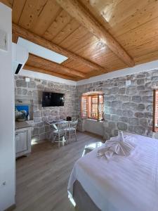 Dubrovnik Throne Suite IV