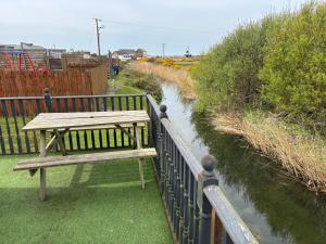 The Beach Hideaway Pet Friendly 2 Bedroom Static Caravan Clarach Bay