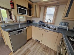 The Beach Hideaway Pet Friendly 2 Bedroom Static Caravan Clarach Bay