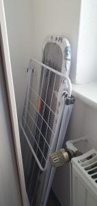 Zimmer 1 von 3 mit Gemeinschaftsbad-Küche, 30min Köln Messe Bahnhof, 5min Leverkusen Bahnhof Zentrum