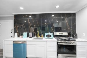 Modern Three Bedroom in Central Montrose Location