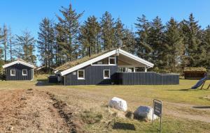 4 Bedroom Beautiful Home In Saltum