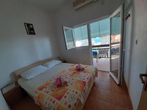Apartments with parking space Zivogosce - Blato, Makarska - 23922