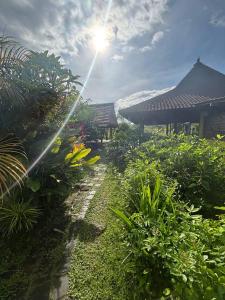 New Waroeng Tenggale