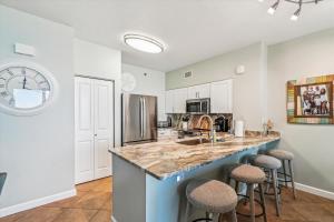 Shores of Panama 521 - 2 Bedroom Bunks Sleeps 6, Reserved Parking! condo