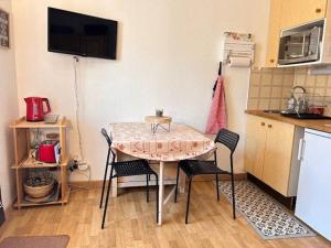Appartements Studio cabine - 4 couchages, a l'entree de Risoul 1850, proche commerces et navette gratuite - FR-1-330-176 : photos des chambres