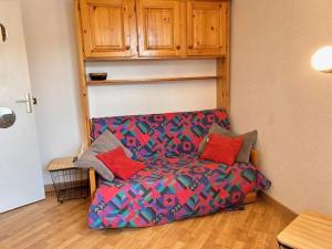 Studio cabine - 4 couchages, à lentrée de Risoul 1850, proche commerces et navette gratuite - FR-1-330-176