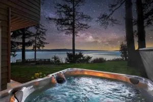 Waterfront Chalet with Hot Tub, Beach, and Views - Clinton