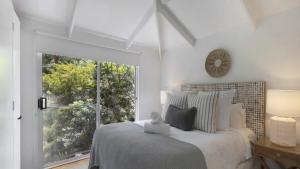 Walk To Beautiful Beach and Bushwalking Trails