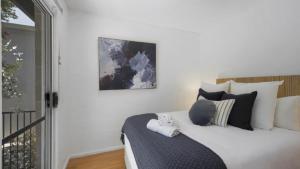 Walk To Beautiful Beach and Bushwalking Trails