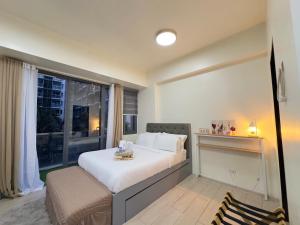 Relaxing Pasay Retreat Pool, WiFi & Gym Access